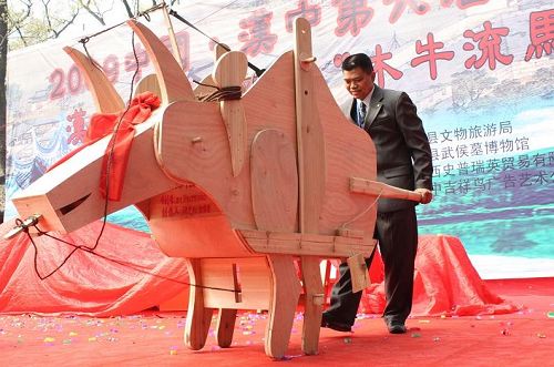 3位巧匠造出三國演義木牛流馬(組圖)