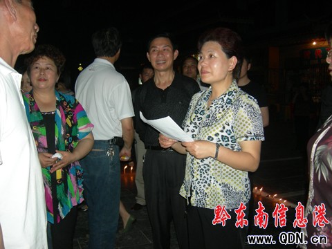 擁抱新生:凱里市民紀念5·12地震一周年