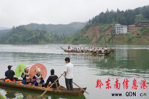 端午佳節(jié):龍舟飛渡 粽子飄香(組圖)