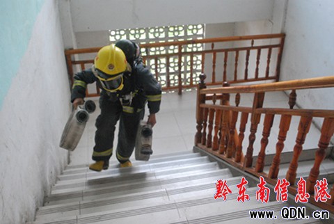 湖南靖縣民房突失大火 錦屏消防隊跨省救援