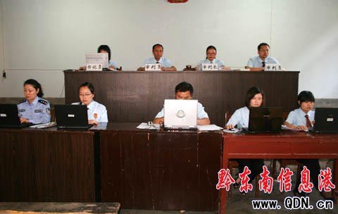 施秉:舉行庭審記錄比賽(圖)