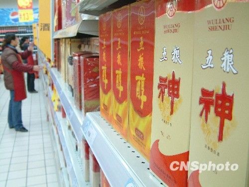 業內人士稱白酒提價將稅賦轉嫁給消費者