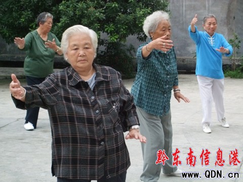 雷山活躍著一支“夕陽紅健身隊”(圖)