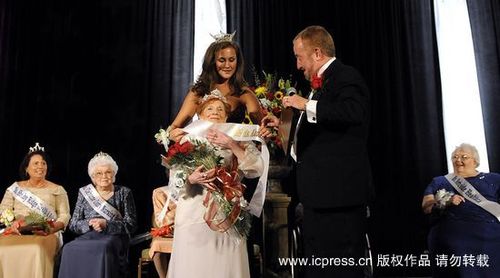 組圖:美國養(yǎng)老院選美大賽92歲老太奪冠