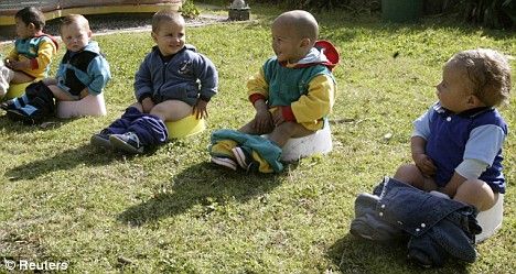 英國許多小學生穿紙尿褲 老師為如何處理屎尿發(fā)愁