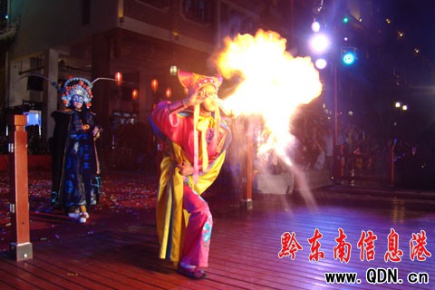 美麗鎮(zhèn)遠(yuǎn)•氵舞之夜 古城文化藝術(shù)節(jié)亮閃登場(chǎng)(圖)