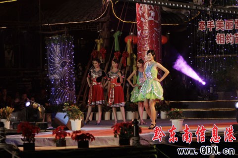 “世界小姐”大賽之:民族服飾顯魅力(組圖)