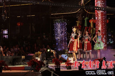 “世界小姐”大賽之:民族服飾顯魅力(組圖)