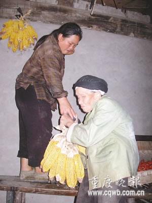 上門女婿在妻子出走后照顧岳父母10余年