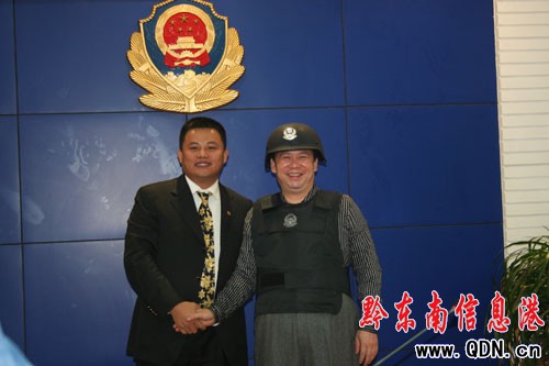 深圳正安集團(tuán)向州警察協(xié)會(huì)捐贈(zèng)38萬(wàn)元警用器材