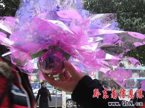 平安夜送蘋果 打了包裝喊高價——10元一個(圖)