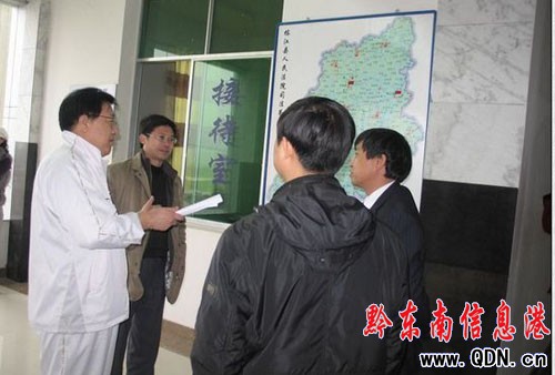 省高院孫華璞院長(zhǎng)到榕江法院調(diào)研(圖)