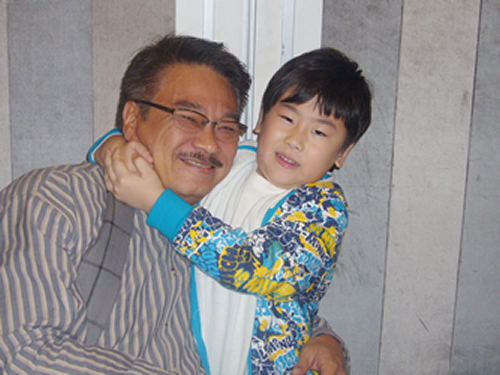 吳孟達(dá)力捧童星谷文智 再創(chuàng)“老少”輝煌(圖)