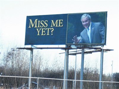 美國廣告牌登布什照片疑挖苦奧巴馬(圖)