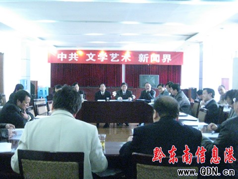 政協(xié)委員暢談文學藝術和新聞界(圖)