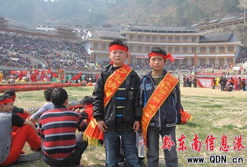 雷山舉辦關(guān)愛女孩大型宣傳活動(組圖)