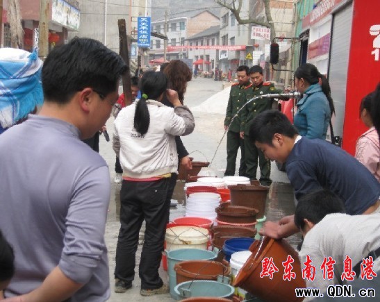黃平消防隊為10000余名群眾“解渴”