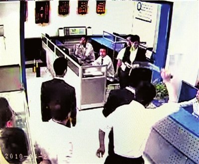 鏈家數員工沖入天泰置地打人