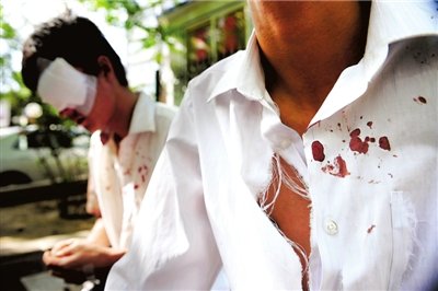 鏈家數員工沖入天泰置地打人