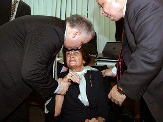 波蘭總統遇難六周 母親始知兒子死訊