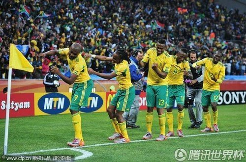 組圖:揭幕戰(zhàn)南非1-1墨西哥 東道主場邊群舞