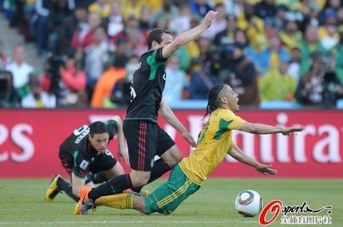組圖:揭幕戰(zhàn)南非1-1墨西哥 東道主場邊群舞