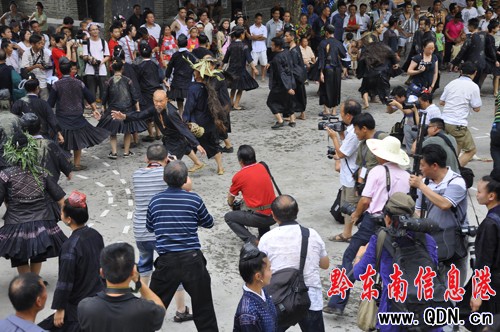 “2010貴州·劍河仰阿莎文化節(jié)”隆重開幕(圖)