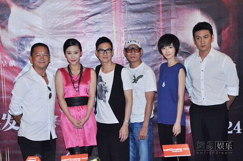 張家輝:拍激情戲不用向太太報批(圖)