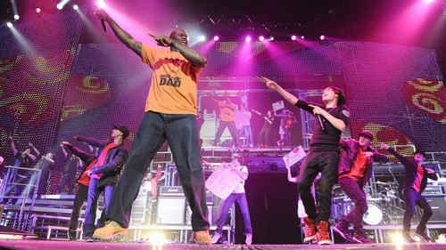 組圖:奧胖真人秀PK天才歌手 歌聲雷人舞銷魂