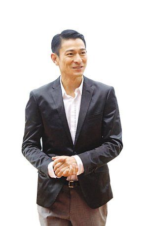 劉德華拍照自稱永遠都要帥 演激情戲不用替身(圖)