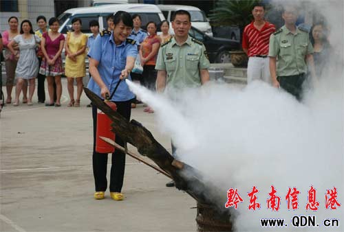 凱里車務段開展消防演練(圖)