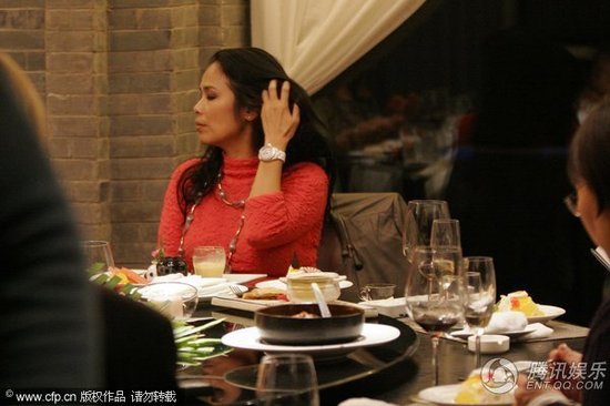 韋唯慶生獲洋男友送名貴單車撩發(fā)秀風(fēng)情(圖)