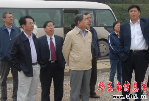 全國人大常委會財經委主任委員石秀詩在丹寨調研