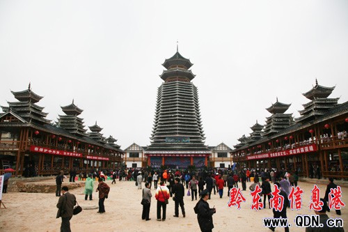 黎平建鼓樓廣場紀念侗族大歌申遺一周年(圖)