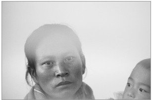 錢文粉帶著兒子在昆明艱難度日,神情疲憊首席記者楊賦/攝