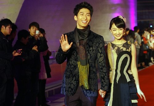 張藝謀力薦竇驍周冬雨上春晚 語言類節目已四審