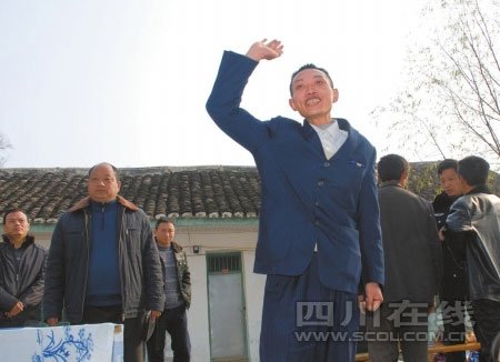 羅開(kāi)友振臂高喊:我羅開(kāi)友沒(méi)有殺人!