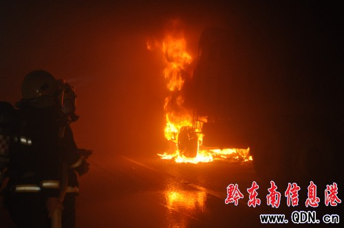 隧道內貨車突發大火 榕江消防緊急滅火救人