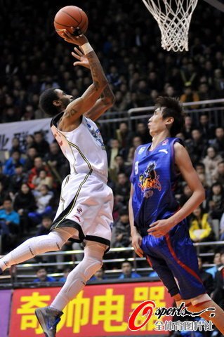 杜比41分巴特爾10籃板 新疆再勝江蘇拿到賽點