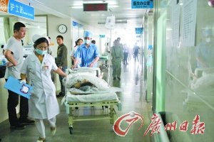 男子當街捅前女友致重傷 無人簽字醫生拒手術