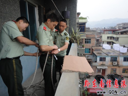 退休老人家中疑似遇難 鄰居報警求助消防急救援(圖)