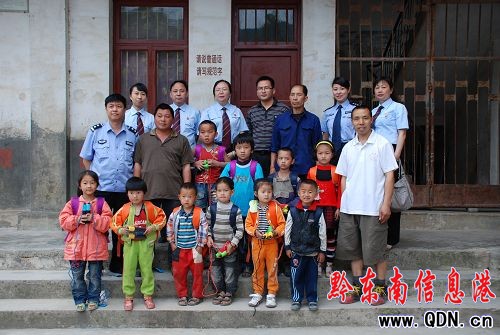 凱里市法院黨總支關愛苗家留守兒童迎“六一”