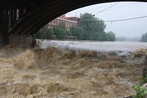 溫家寶:將發(fā)放抗旱補貼 南水北調(diào)要全面考慮