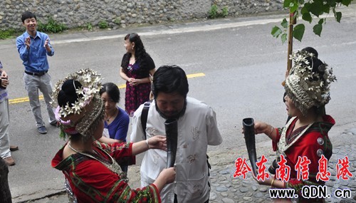 中國書畫名家在西江千戶苗寨考察(圖)