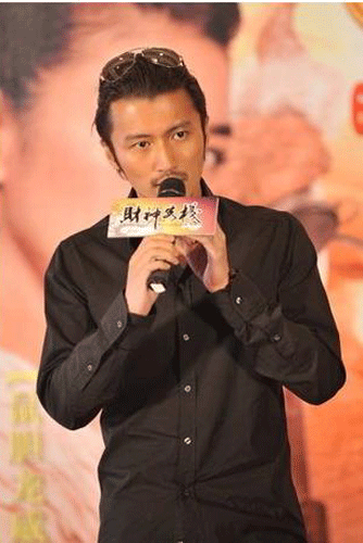 謝霆鋒首次公開承認婚變 稱依然愛著張柏芝