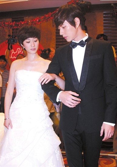 李小冉稱與鄢頗感情穩定 向往旅游結婚(圖)