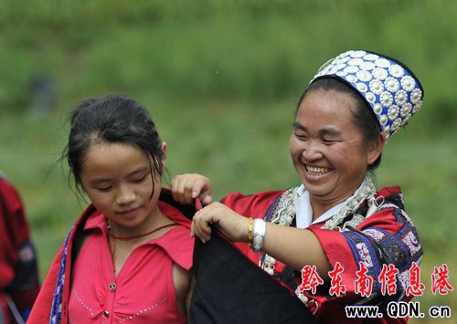 “七月半” 苗族同胞踩鼓賽(組圖)