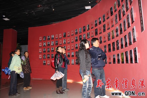 天氣作祟不擋游客熱情 慕名黎平“追紅”(圖)