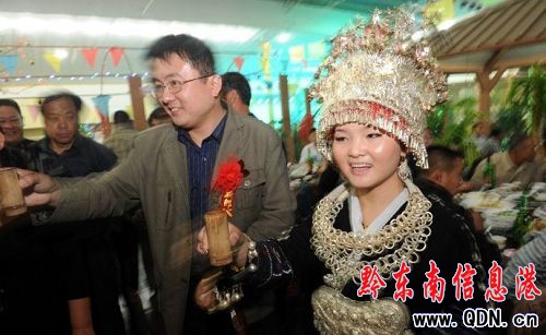 “山東哥哥”10月12日在山東淄博完婚(圖)