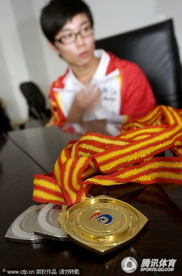 獨(dú)家:殘運(yùn)冠軍微博尋親 坦言等待做親子鑒定